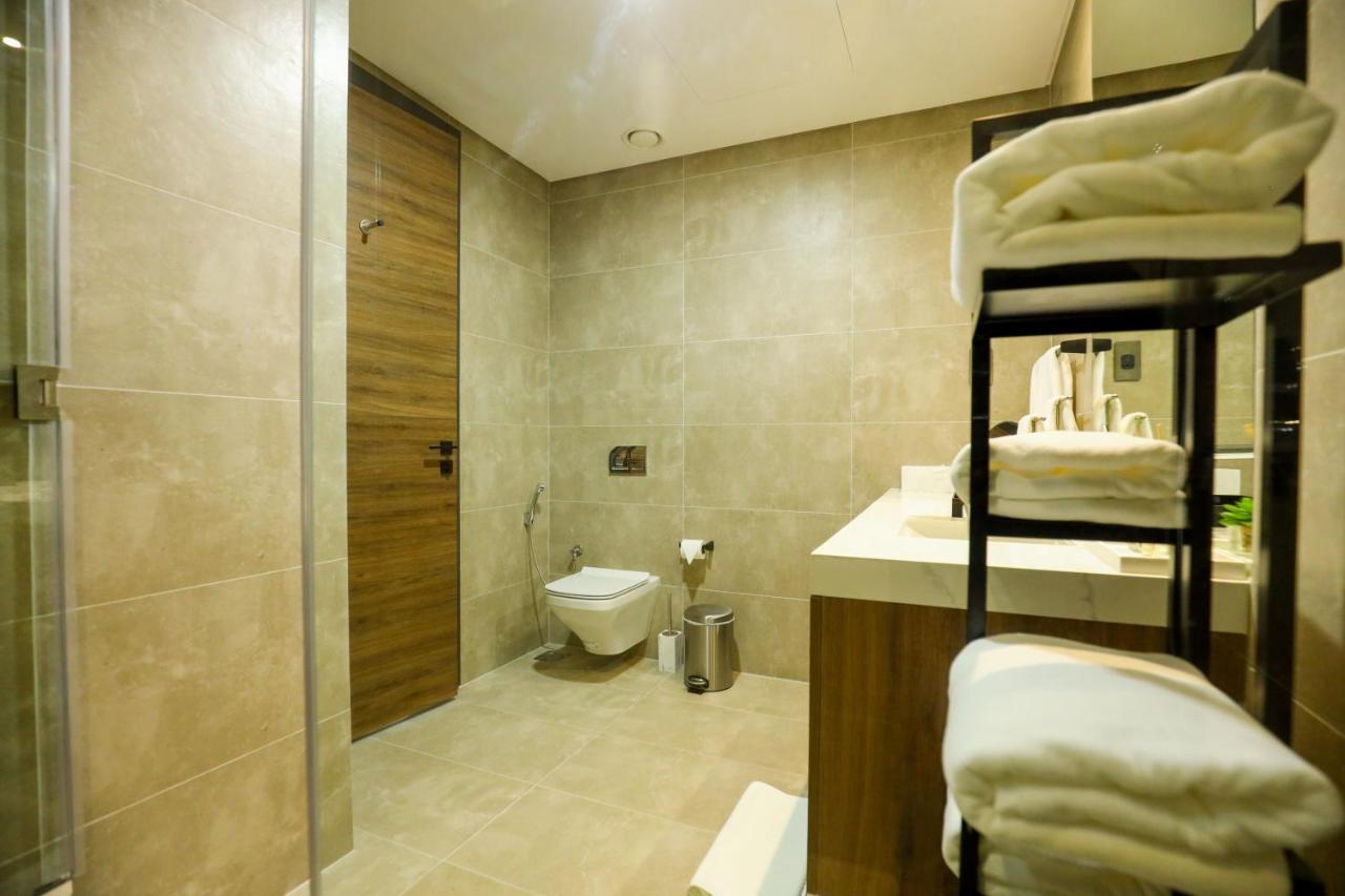 Отель Charthouse Bahrain Манама Экстерьер фото Bathroom